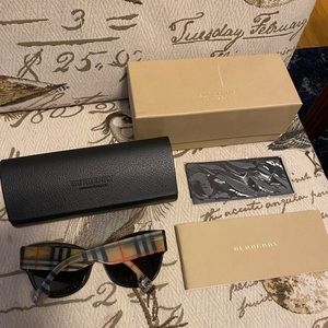 Badly damaged Burberry Sunglasses with Perfect Case and lens cloth